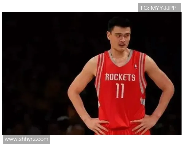 姚明手掌尺寸与普通人手掌对比揭示篮球巨星的独特优势与力量来源 姚明手掌尺寸与普通人手掌对比揭示篮球巨星的独特优势与力量来源