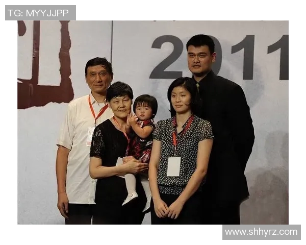 姚明女儿与父亲的温馨互动瞬间展现亲情与运动魅力