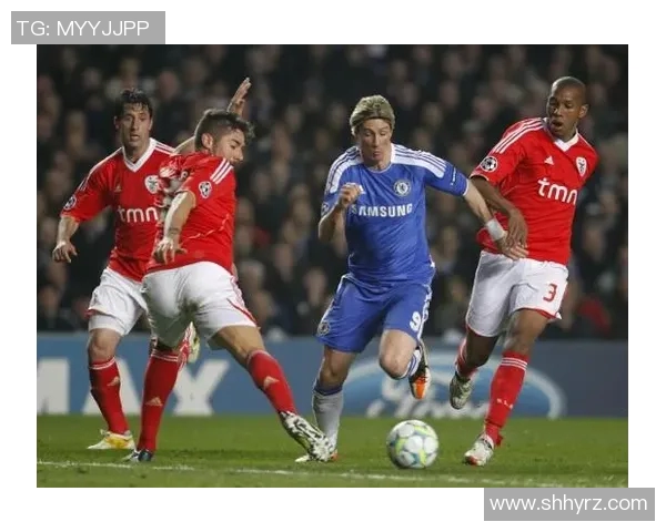 足球明星佩戴头箍的高清图片展示与解析 足球明星佩戴头箍的高清图片展示与解析