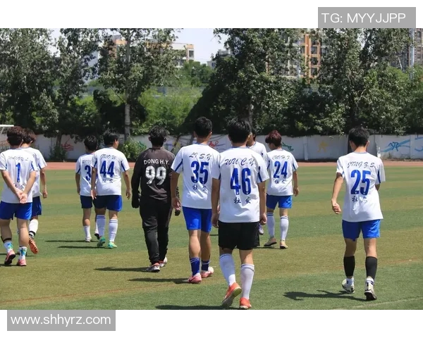 爱看篮球的足球明星们如何在场外展现他们的运动热情与个人魅力