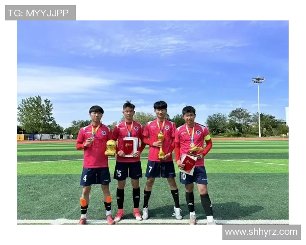 足球明星合体照片大汇聚展现传奇球员风采与友谊的精彩瞬间