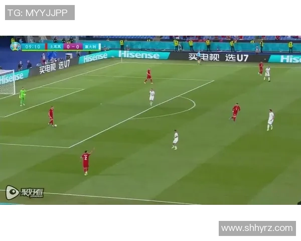 足球明星赛场意外走光引热议内裤成焦点引发球迷热情讨论