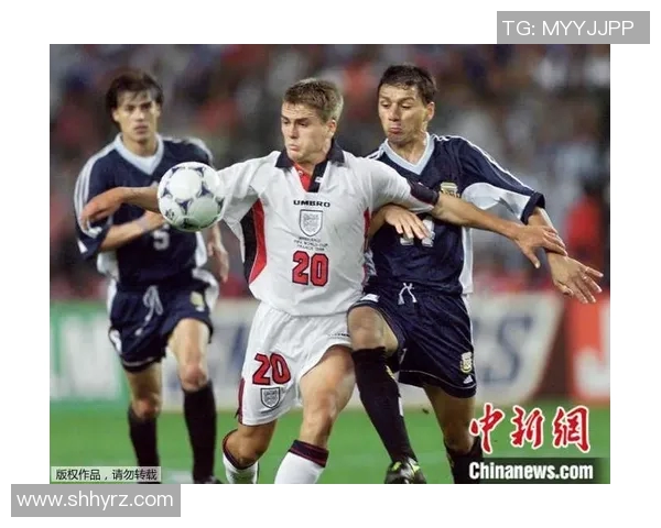 足球明星齐聚观战欧文精彩比赛瞬间共赏足球魅力与激情